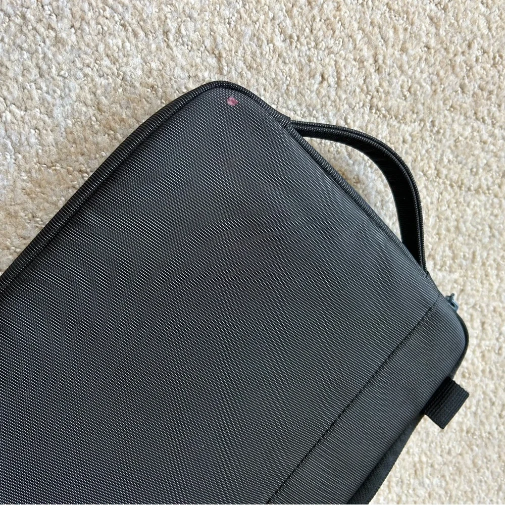 STM Padded Carry Sleeve for tablet SUPER FAST SHIPPING